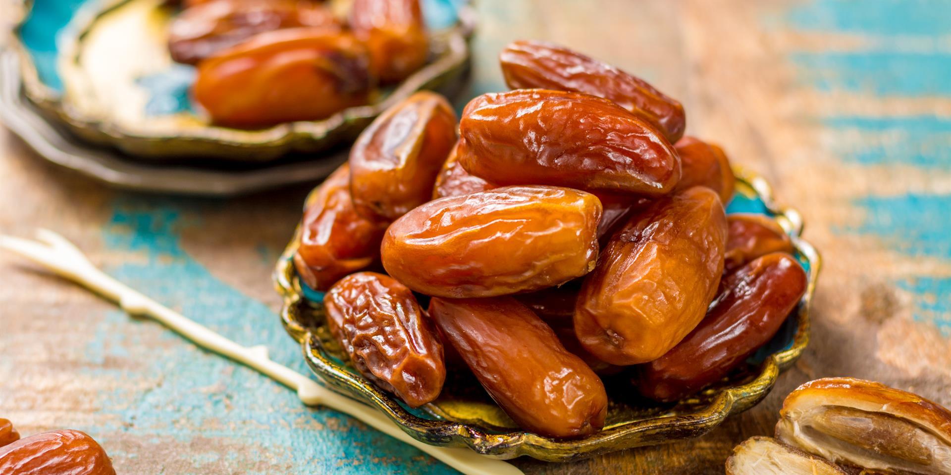 أكل التمر